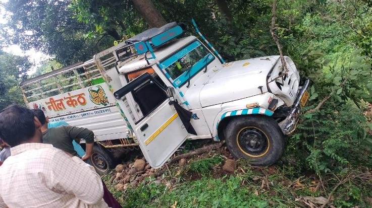  Dehra: Pickup trolley collided with a tree near Chanour, 9 passengers injured