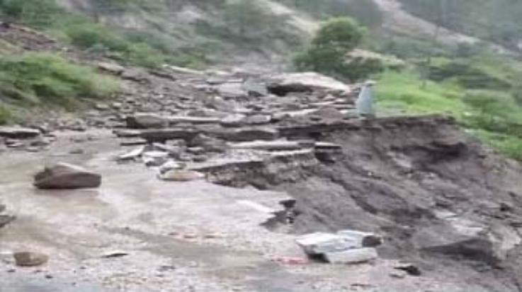 Highway closed in Rampur's Brauni Khad due to landslide 112