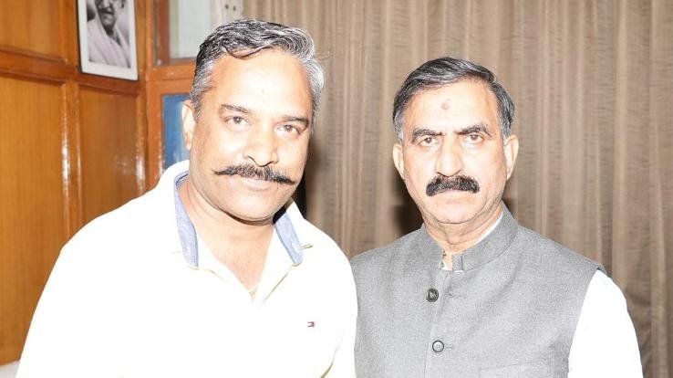  Dehra: Nardev Kanwar submitted the report of damage in Dehra to the Chief Minister