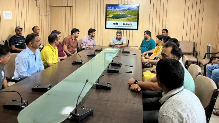 Non-Gazetted Employees Federation Mandi met DC