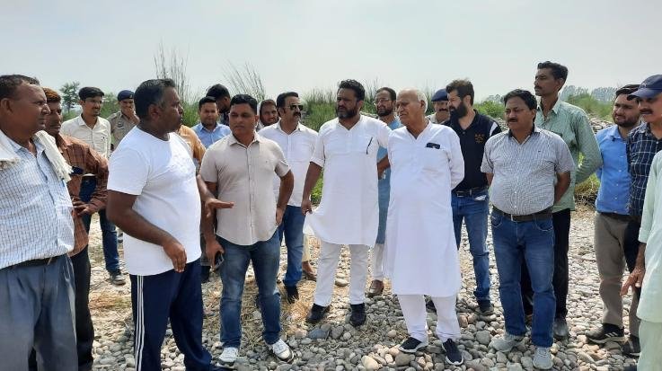 Fatehpur: Agriculture Minister visited the flood affected Mand area of ​​Fatehpur and took stock of the damage