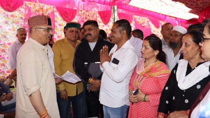 Nahan: Ajay Solanki presided over the Van Mahotsav program in Nihog