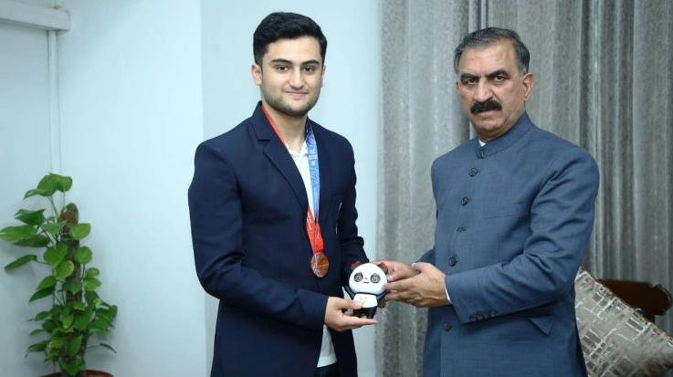 Chief Minister congratulated Surya Pratap Singh Banstu for winning bronze medal in shooting