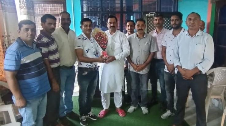 Dada Siba: Teachers Association Dada Siba met Surendra Mankotia