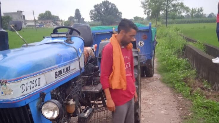 Indora: Five thousand fine recovered from tractor driver for illegal mining