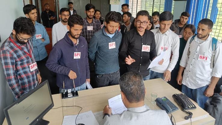 Shimla: Regular checking of food quality in HPU: SFI