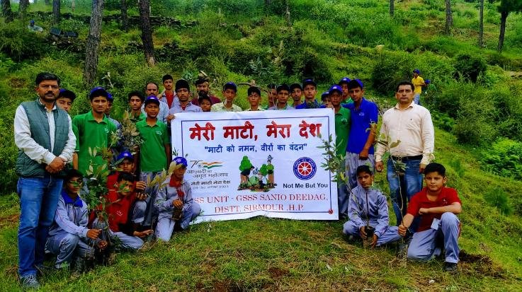 Shri Renuka ji: Sanyo-Didag school planted saplings under 'Meri Mati, Mera Desh' 