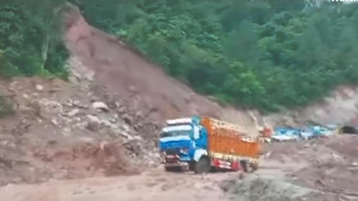  Pathankot-Mandi NH is closed for three days, children cannot go to school