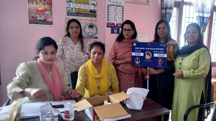 Health of 50 people checked in the camp of Inner Wheel Club Solan Mid Town