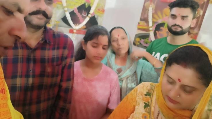 Indora: Devotees visited Bholenath in Shiva temple Kathgarh