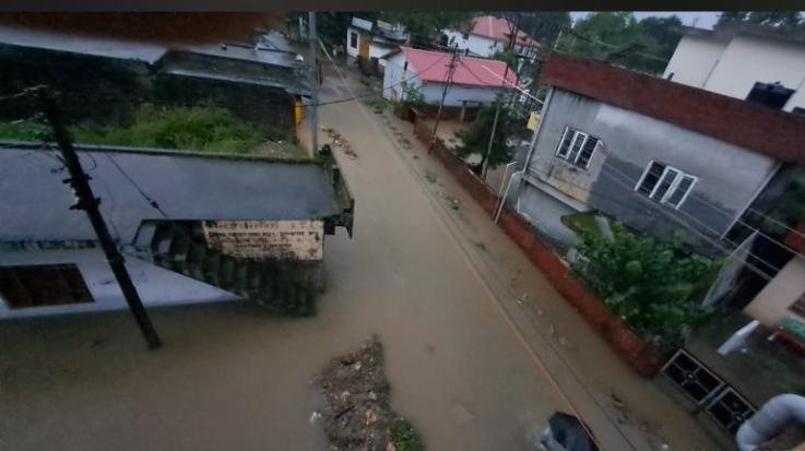 Jaisinghpur: Water entered many houses of Lambagaon due to heavy rains
