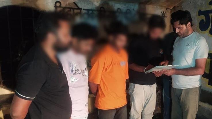 25.34 grams of chitta caught from youths of Punjab in Dehra's Rasuhi