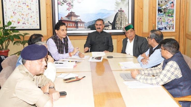  The Chief Minister reviewed the rescue and rehabilitation works in all the disaster affected districts