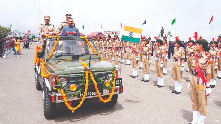  Shimla: The Chief Minister unfurled the tricolor on the ridge of Shimla.