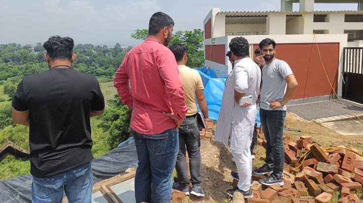 Heavy landslide in Panchayat Bari of Fatehpur, MLA Bhavani arrived to take stock