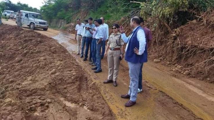  Jaisinghpur: DC inspected the damage caused by rain in Jaisinghpur