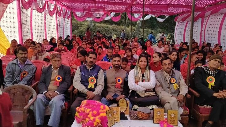 विशाल भारती पब्लिक स्कूल पाल्टी हरलोग ने धूमधाम से मनाया का वार्षिक पारितोषिक वितरण समारोह