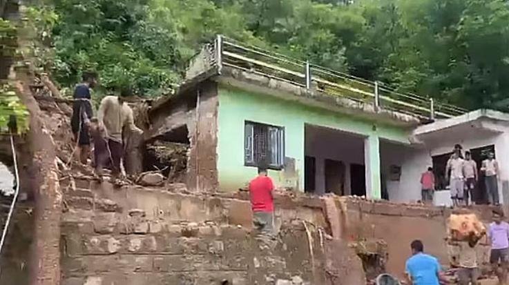 Jawali: Spent the night in relief camps, Kotlawites engaged in removing debris as soon as morning