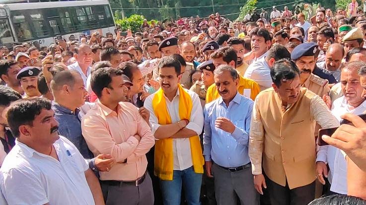  The Chief Minister visited the disaster affected area and took stock of the damage