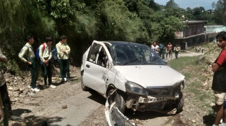 Dadasiba: Car collided with cover due to sudden brake failure in Lower Batra, 2 injured