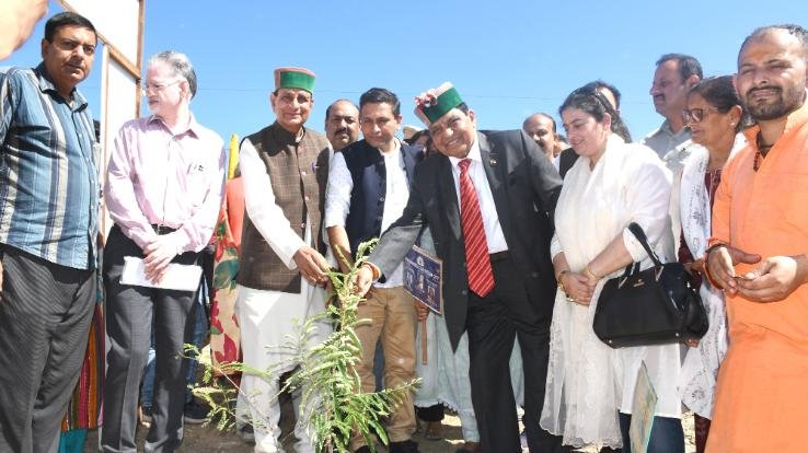 Solan: It is necessary to plant trees according to the climate: Dr. Shandil