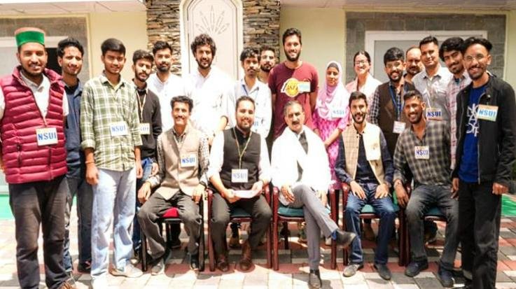  Shimla: NSUI submitted memorandum to the Chief Minister for the restoration of student union elections.