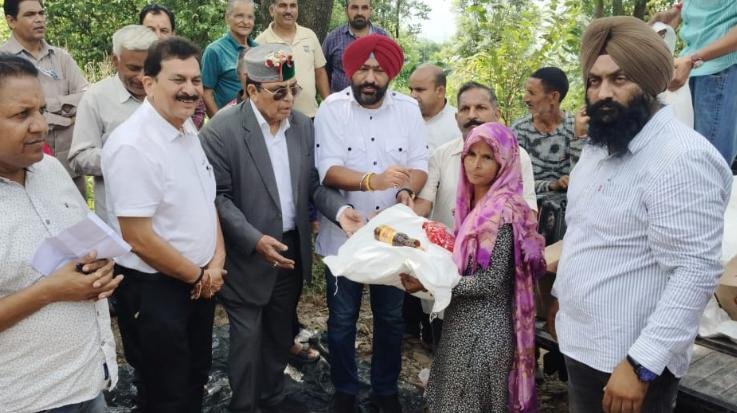 Solan: Health Minister Dr. Shandil knows the pain and suffering of the disaster affected people in Nalagarh