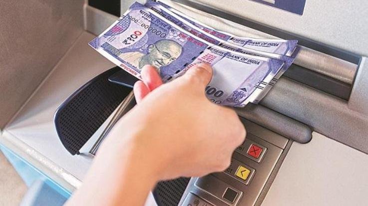 Nahan: The officer who put cash in ATM disappeared 24 lakhs