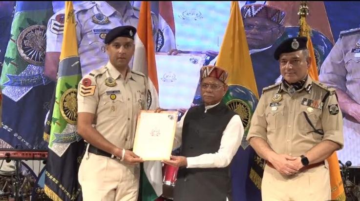  Puneet Atri, a resident of Kunihar's Hatkot, received the DGP Disc Award.