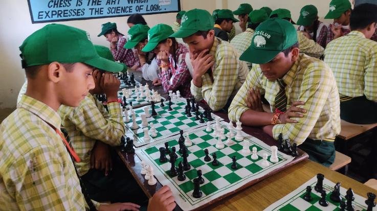 Jwalamukhi: The team of commerce faculty became the winner in the chase at Bal School Jwalamukhi