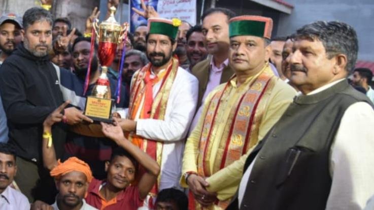 Kasauli: Pinku XI's team won the title of Matki Phod 111