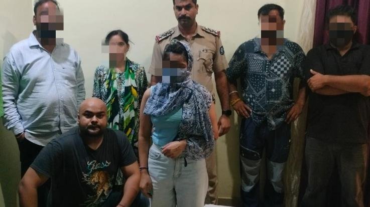 Prostitution business was going on in a hotel in Noorpur, police busted it. 111