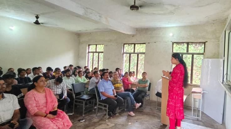 Jaisinghpur: Information about scholarship schemes given in Shivnagar College 111