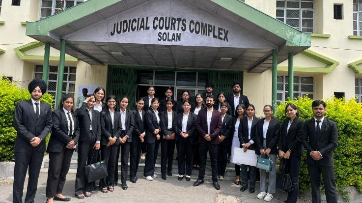 Solan: Students of Shoolini University understood the functioning of National Lok Adalat. 111