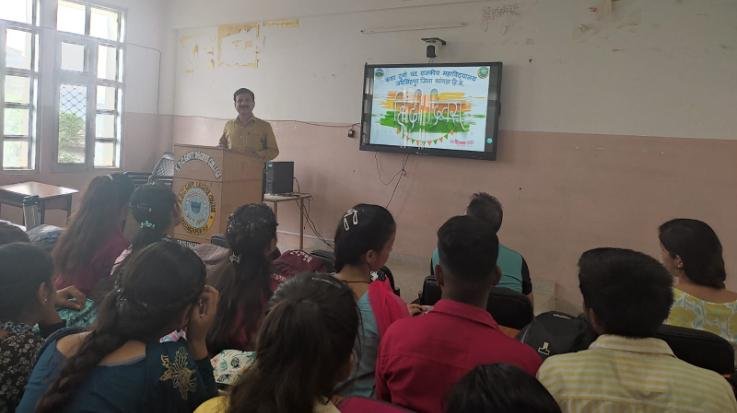 Hindi Day celebrated with pomp in Jaisinghpur College