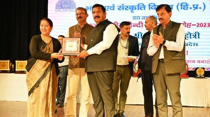 Mukesh said in the Official Language Award distribution ceremony - It is necessary to inculcate sentiment in the minds of people regarding Hindi