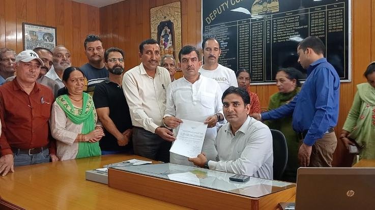 Hamirpur: Get the work of widening Hamirpur-Galor road completed soon