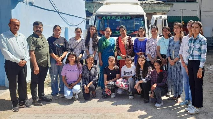 Dehra: A group of 12 girl students of Dhaliyara College left for Rewalsar.