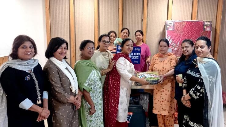 Innerwheel Solan Mid Town Club helped the daughter of a needy family by giving her wedding items.