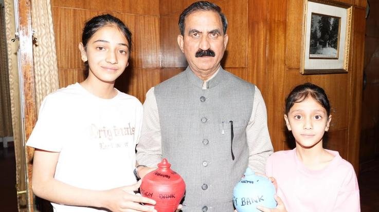 Shimla: Girls students of Loreto Convent Tara Hall School contributed to the disaster relief fund.