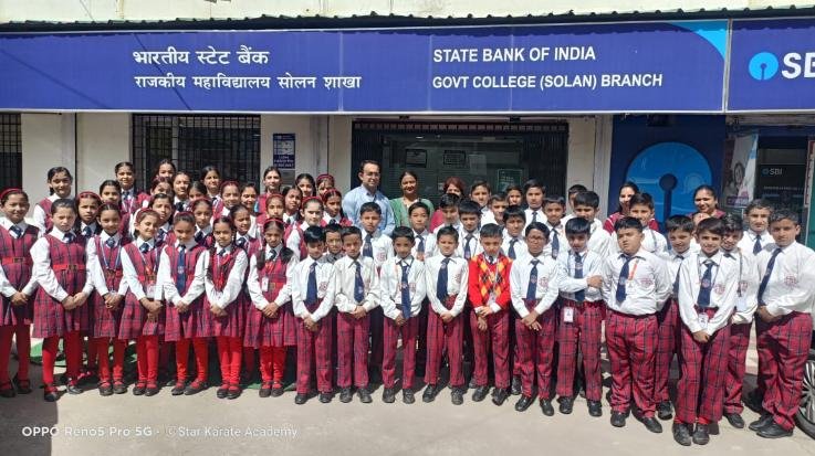 Solan: Students of SAI International School visited SBI Bank
