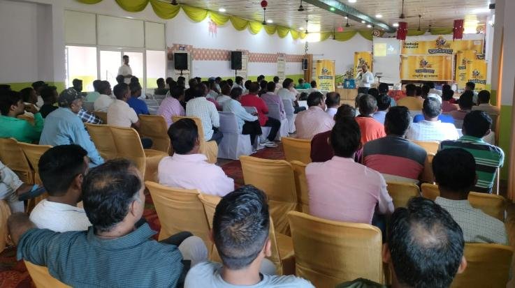 Information given to contractors about earthquake resistant construction in Dehra