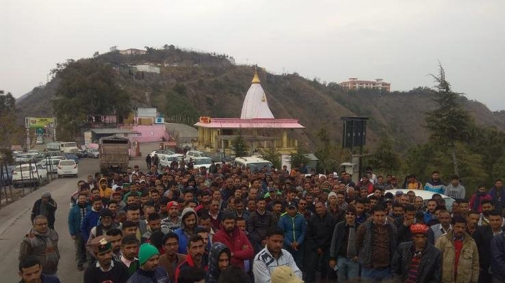 अल्ट्राटेक सीमेंट कंपनी के खिलाफ 8 वें दिन भी रोष प्रदर्शन जारी