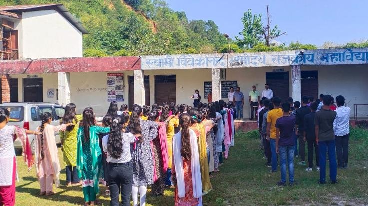 Jaisinghpur: Shivnagar College students took oath of cleanliness