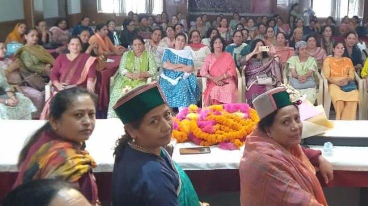 Pratibha congratulated women on getting 33 percent reservation in Parliament and Assembly.