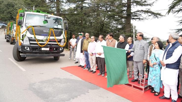 Chief Minister gave four garbage compactors to Municipal Corporation Shimla