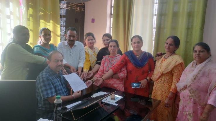 Kasauli: Government should accept the demands of employees to bring Panchayat works back on track: Balwant Thakur. 112