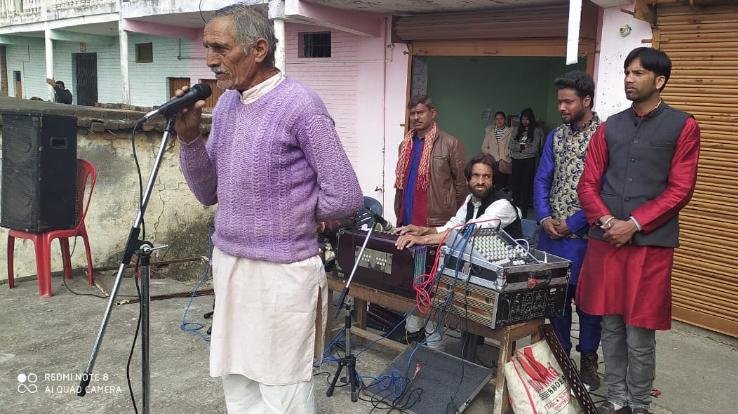 ग्राम पंचायत दिग्गल तथा बधोखरी में दी कल्याणकारी योजनाओं की जानकारी