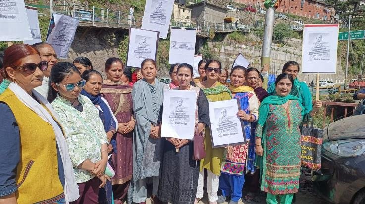 Mahila Congress gave message to follow the path of truth and non-violence