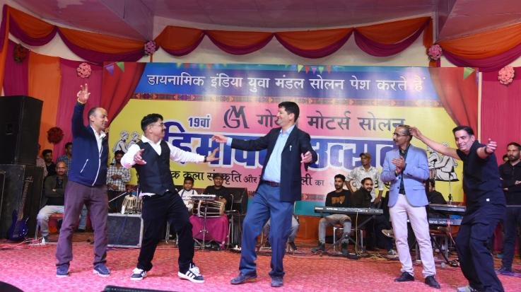 Himachal Utsav: Audience danced to Kuldeep's plays in the seventh cultural evening.